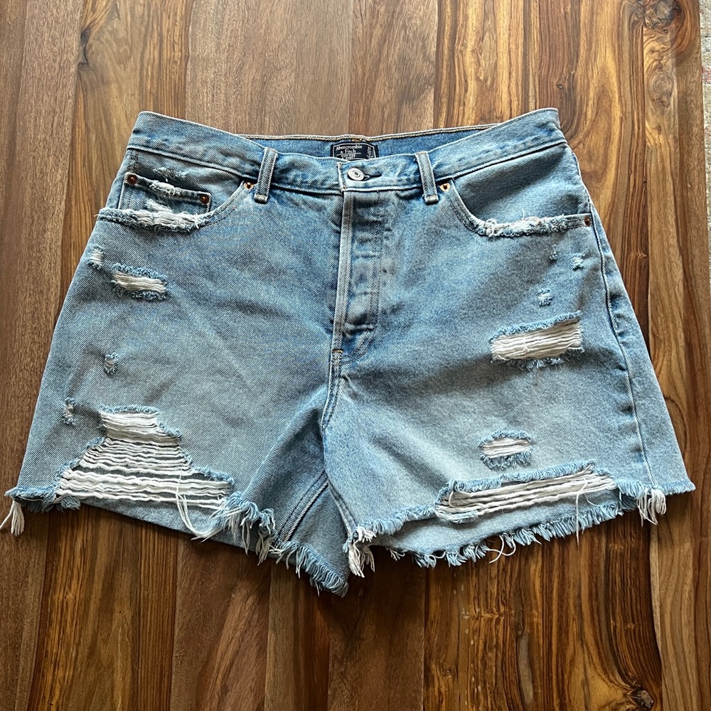 Abercrombie & Fitch 4” High rise Denim shorts